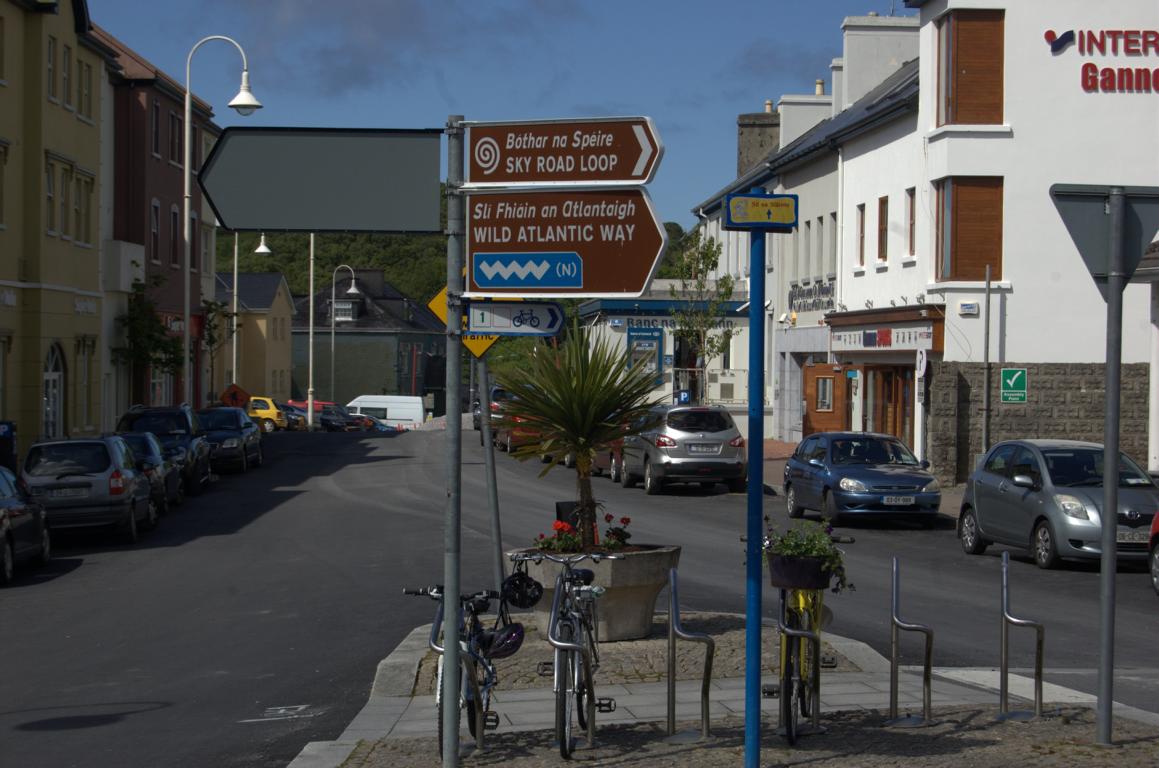 Wegweiser in Clifden Wegweiser in Clifden