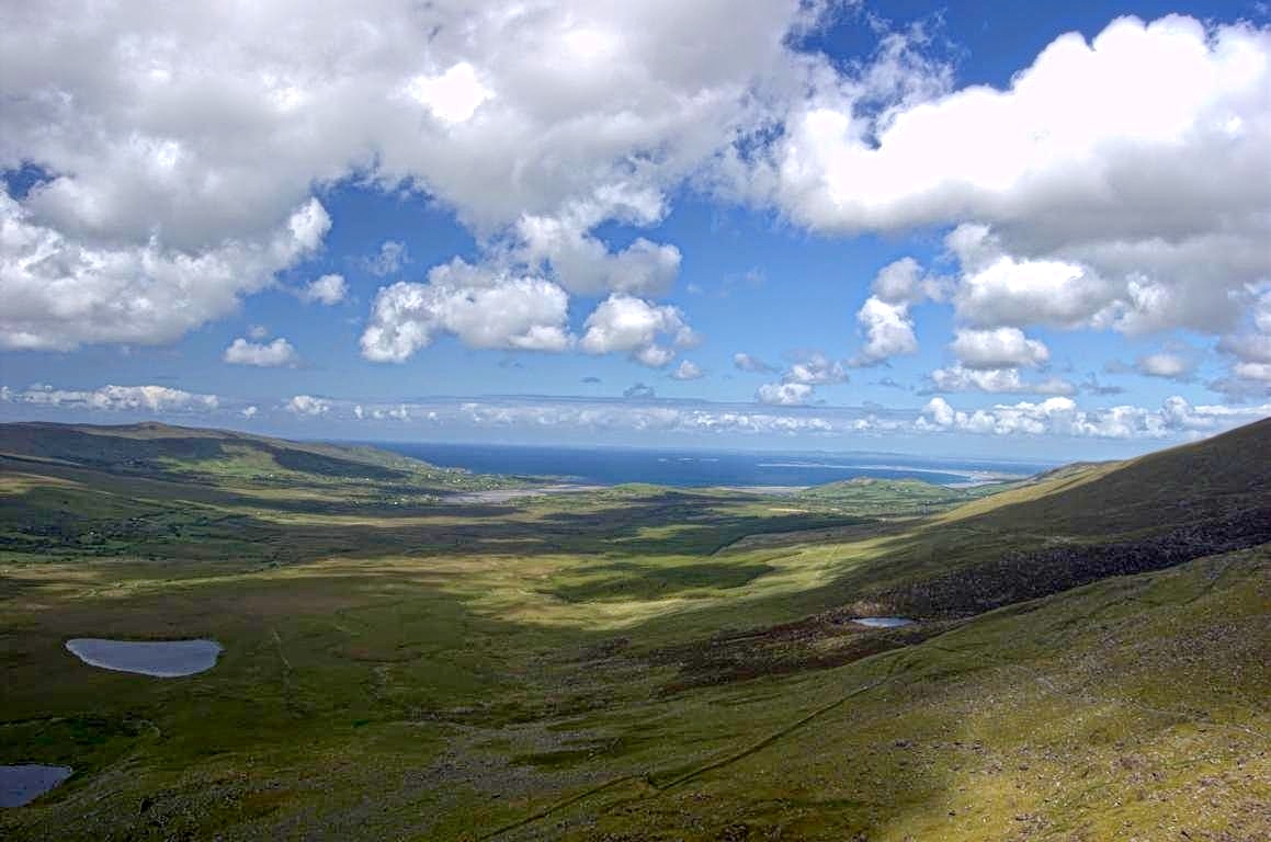 Blick von Connor Pass auf den Norden der Halbinsel Dingle Blick von Connor Pass auf den Norden der Halbinsel Dingle