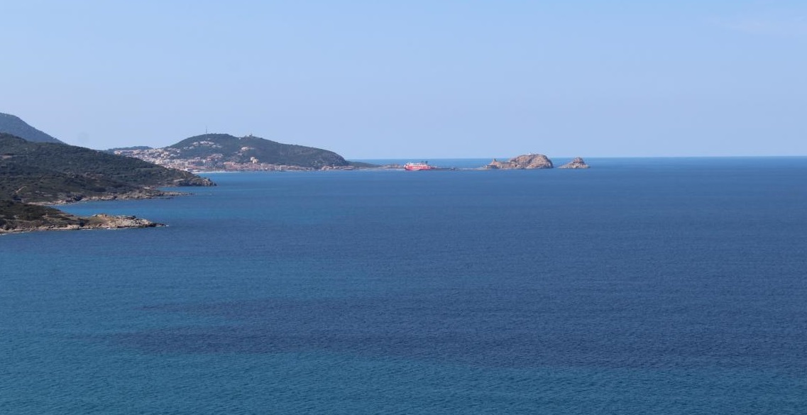 Blick bei L' Île-Rousse auf das Tyrrhenische Meer