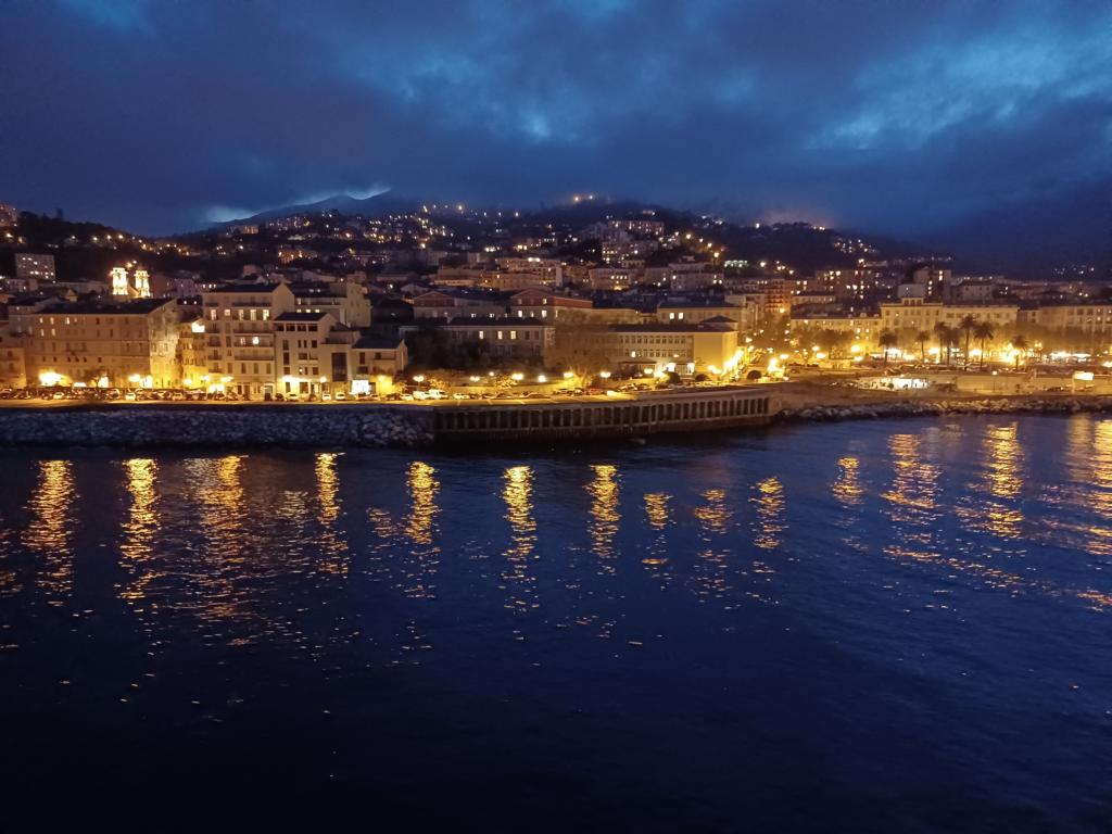 Ausfahrt aus dem Hafen von Bastia