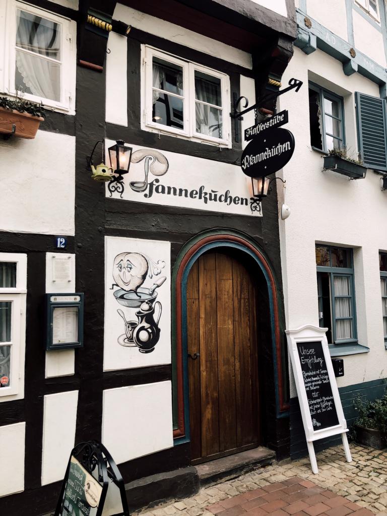 Eingang zum Pfannekuchenhaus in Hameln Eingang zum Pfannekuchenhaus in Hameln