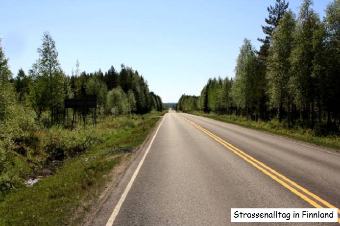 Typische Straße in Finnland Typische Straße in Finnland