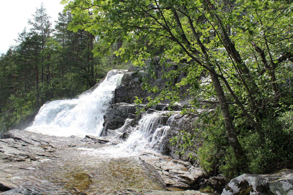 Am Tvindefossen in Südnorwegen