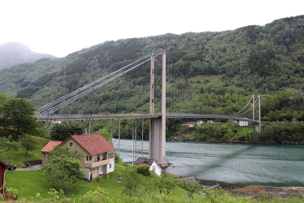 Brücke auf dem Weg zum Steindalsfossen