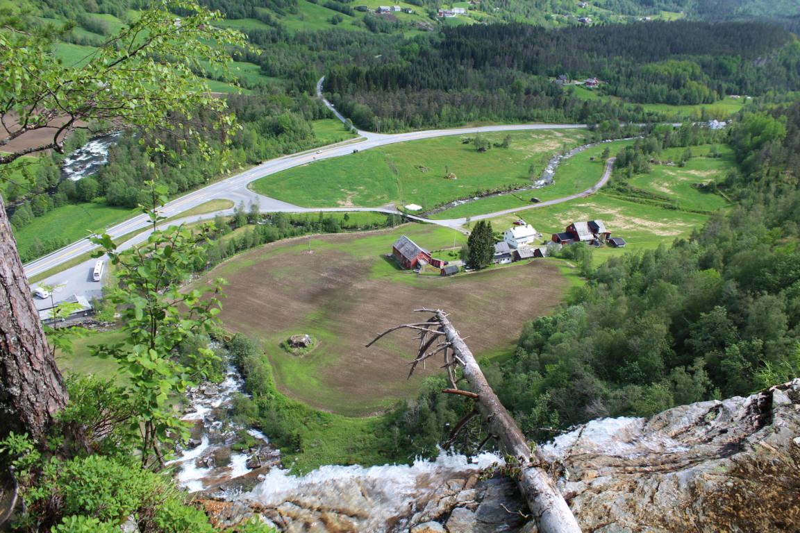 Blick hinab vom Tvindefossen