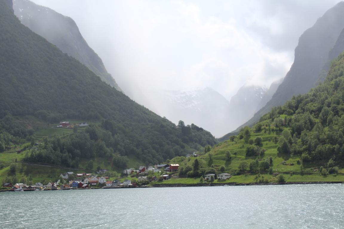Fahrt durch den Nærøyfjord