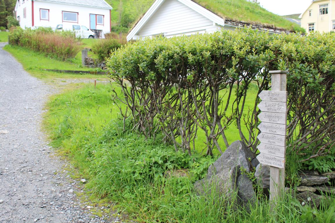 Wegweiser für die Wanderung in Goksøyr