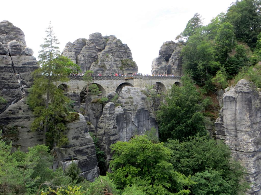 Blick von der Felsenburg auf die Bastei Blick von der Felsenburg auf die Bastei