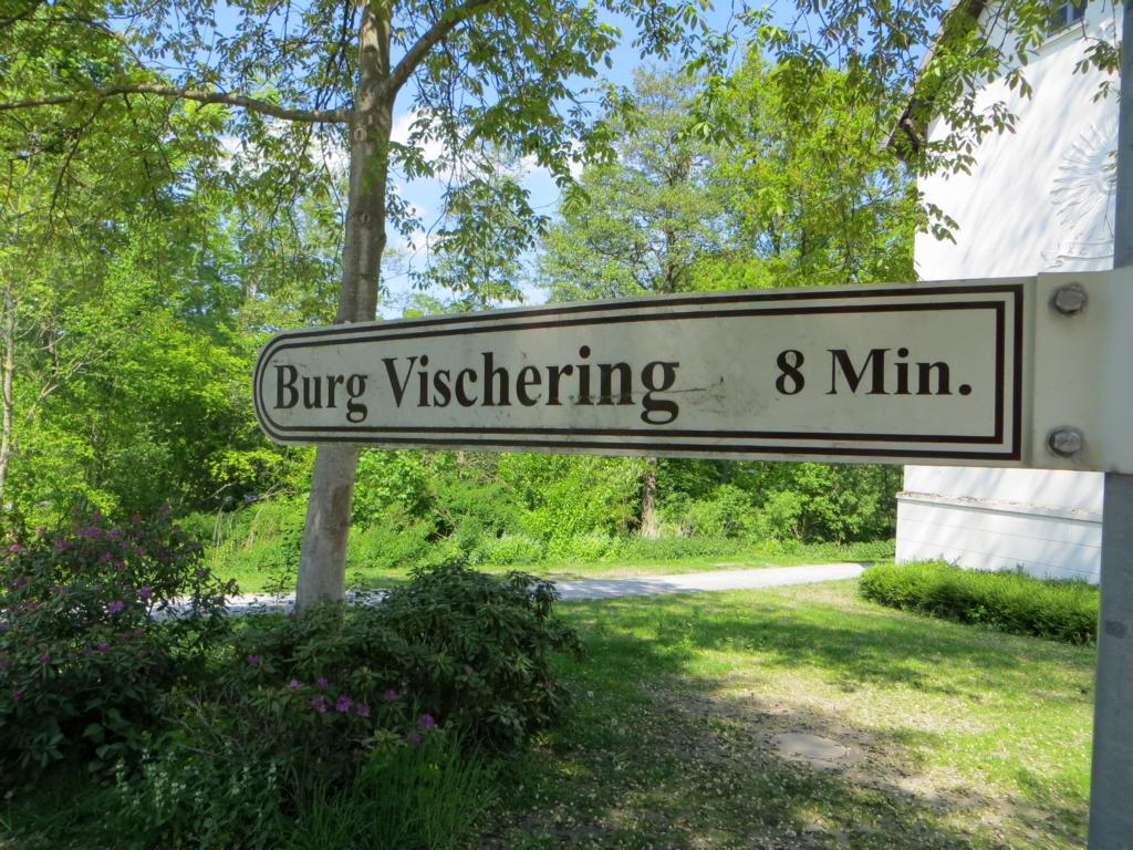 Wegweiser zur Burg Vischering Wegweiser zur Burg Vischering