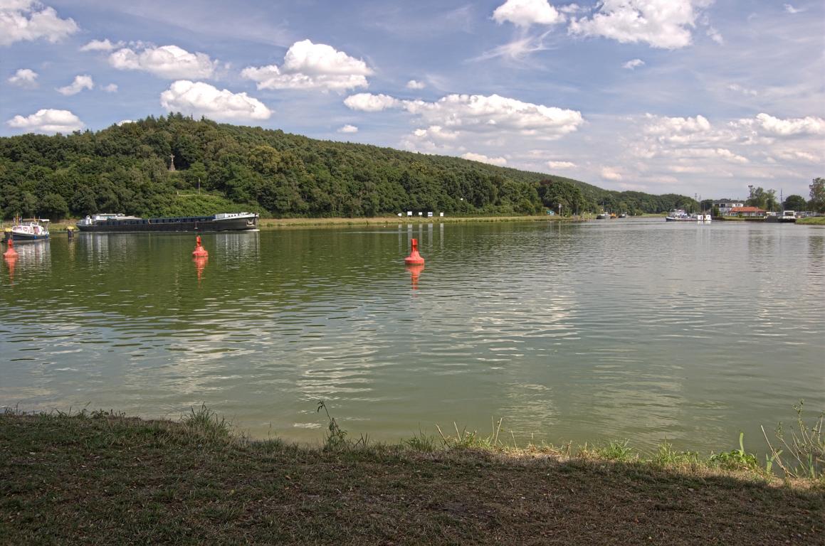 Das „Nasse Eck“. Der Mittellandkanal fließt in den DEK