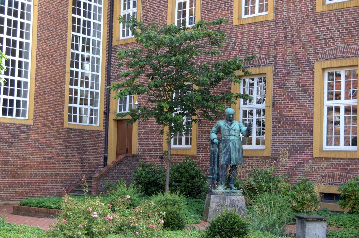 Denkmal für Ludwig Windthorst, Ehrenbürger von Meppen Denkmal für Ludwig Windthorst, Ehrenbürger von Meppen