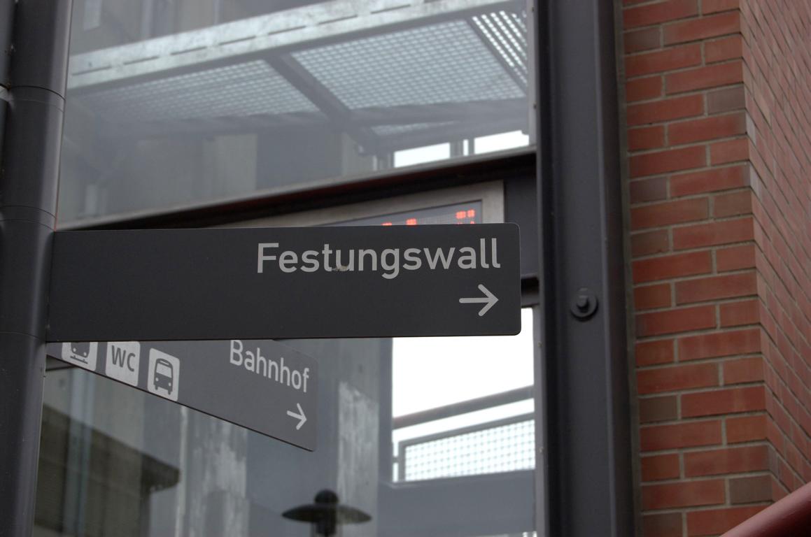 Ausschilderung zum Festungswall Ausschilderung zum Festungswall