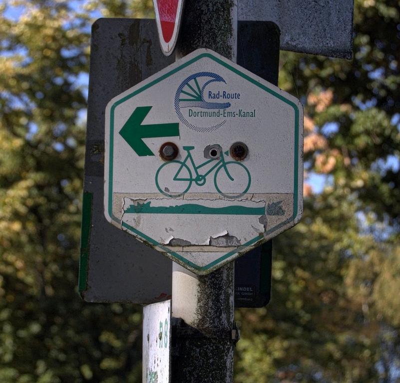 Offizielle Beschilderung des DEK Offizielle Beschilderung des DEK