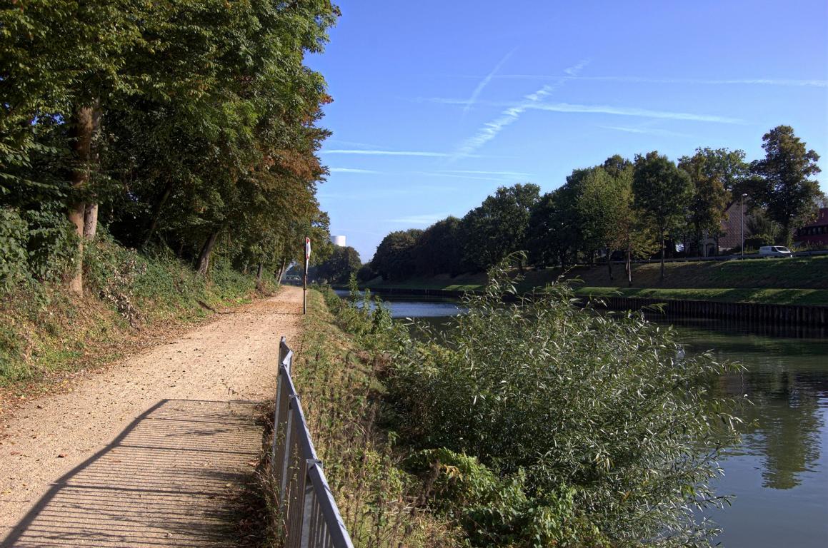 Radweg am Kanal entlang Richtung Datteln Radweg am Kanal entlang Richtung Datteln