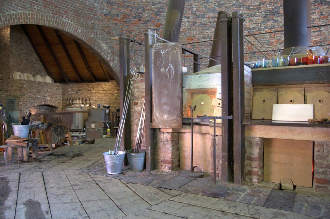 Arbeitsplatz eines Glasbläser in der Glashütte Gernheim