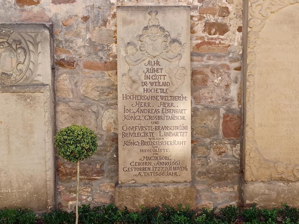 Grabstein des Doktor Eisenbarth an der Kirche St. Aegidien in Hann. Münden