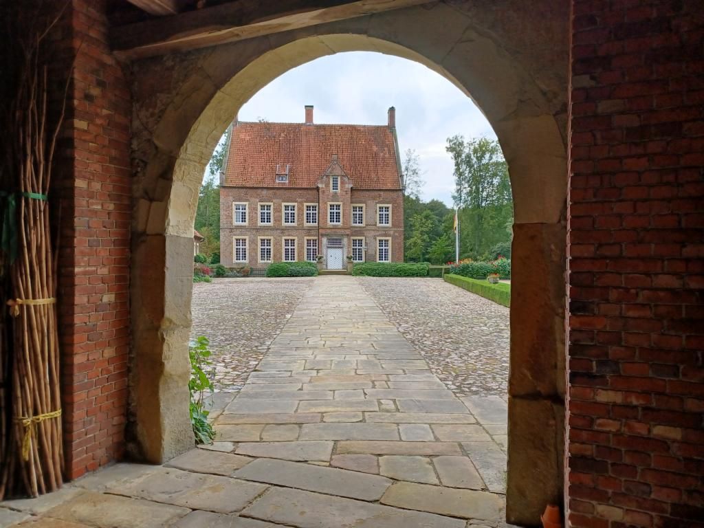 Blick durch das Tor auf Haus Welbergen Blick durch das Tor auf Haus Welbergen