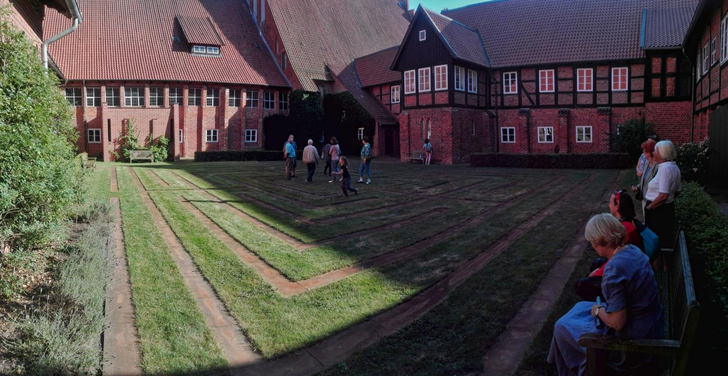 Im Klosterhof von Kloster Wienhausen Im Klosterhof von Kloster Wienhausen