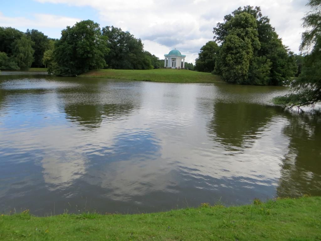 Klassizistischer Tempel auf der Schwaneninsel title=