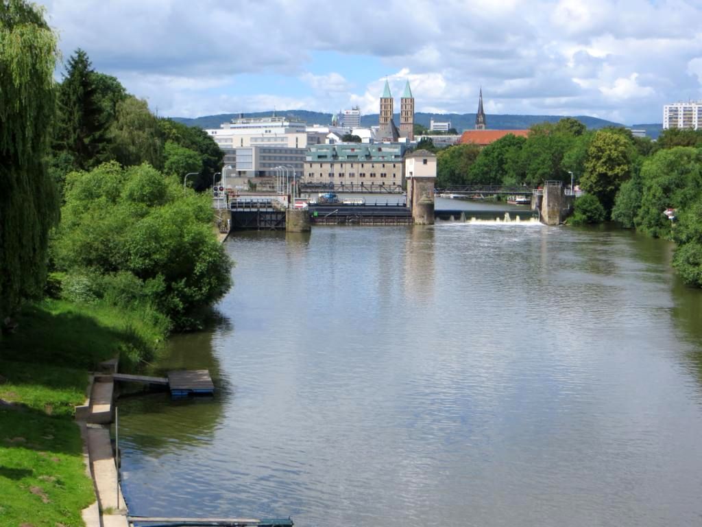 Blick über die Fulda auf die Stadt title=