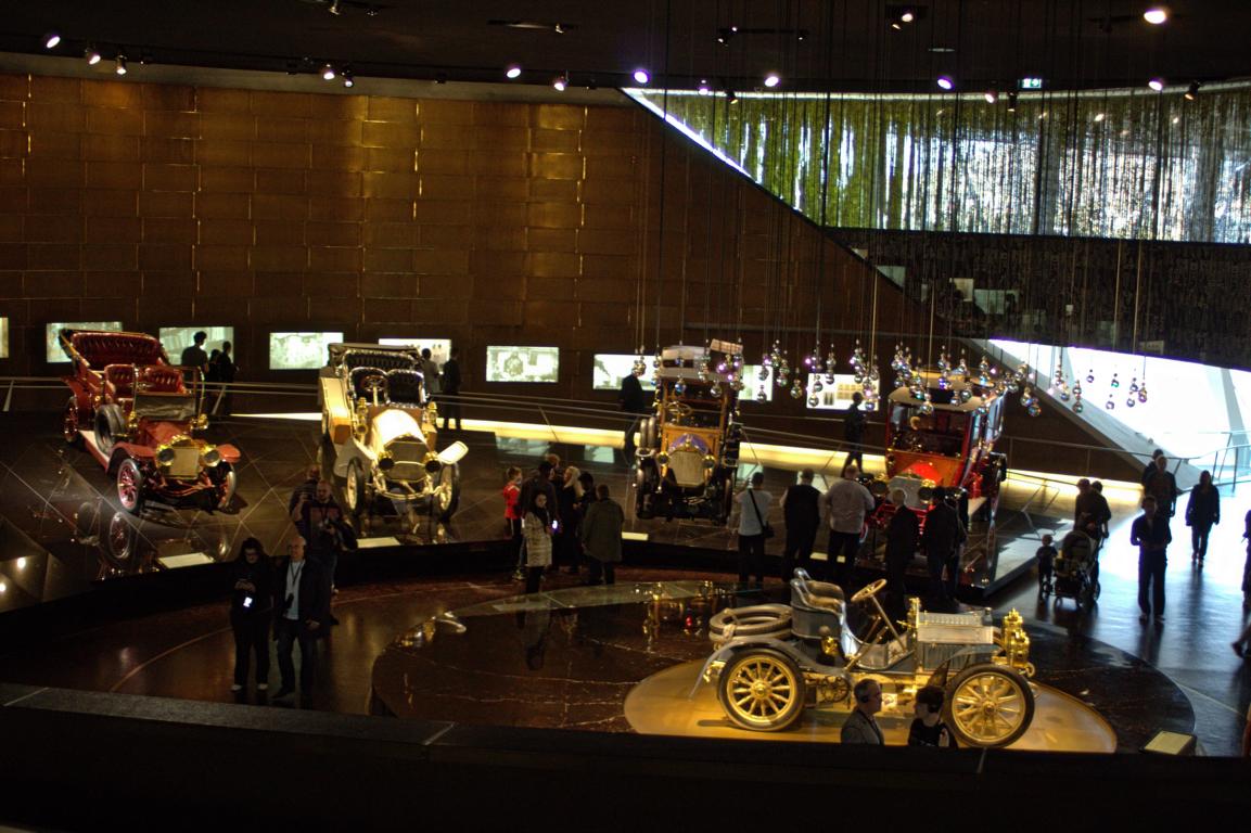Exponate aus den Jahren 1900 bis 1914 im Mercedes-Benz Museum Exponate aus den Jahren 1900 bis 1914 im Mercedes-Benz Museum