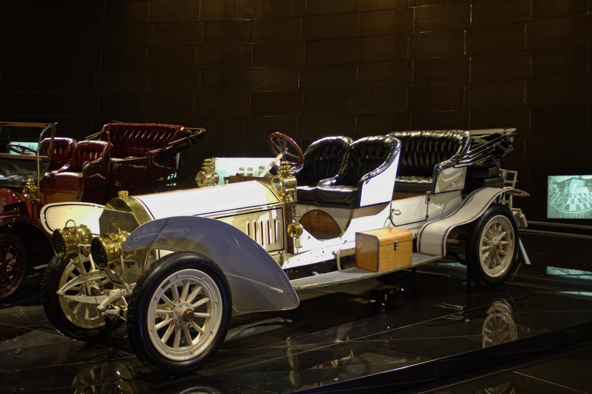 Exponate aus den Jahren 1900 bis 1914 im Mercedes-Benz Museum