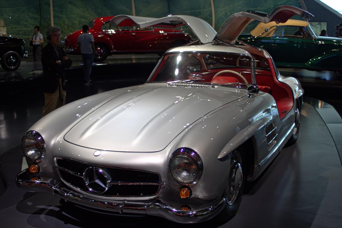 Flügeltürer im Mercedes-Benz Museum Flügeltürer im Mercedes-Benz Museum