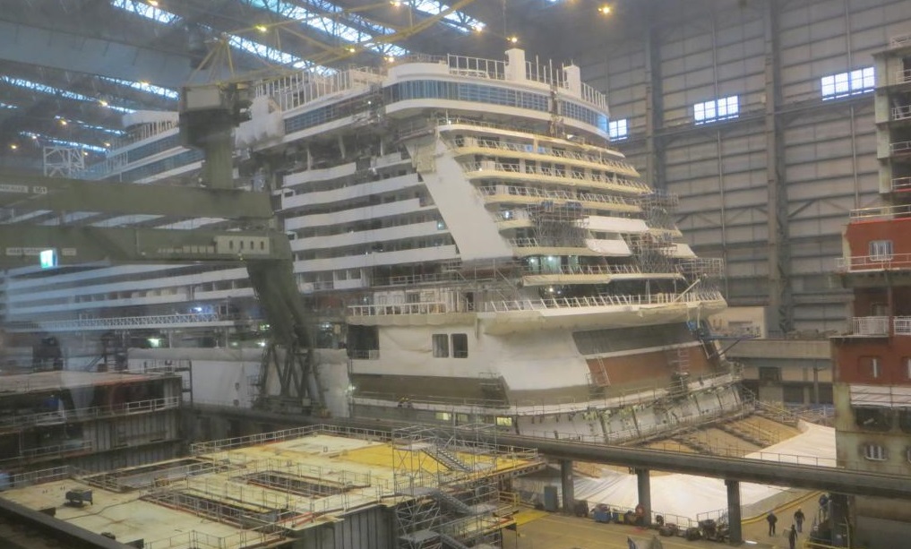 Große Produktionshalle in der Meyerwerft Große Produktionshalle in der Meyerwerft