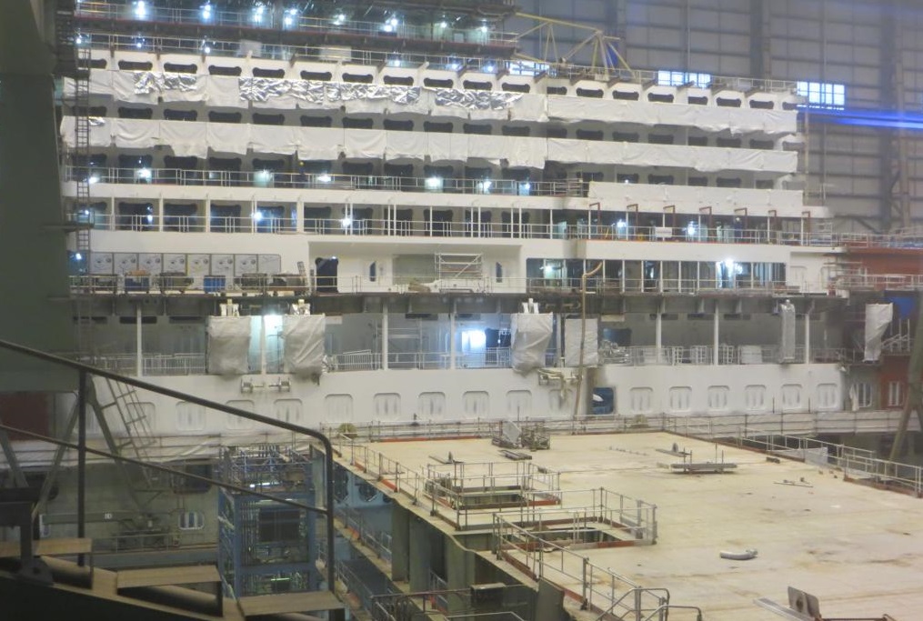 Große Produktionshalle in der Meyerwerft Große Produktionshalle in der Meyerwerft