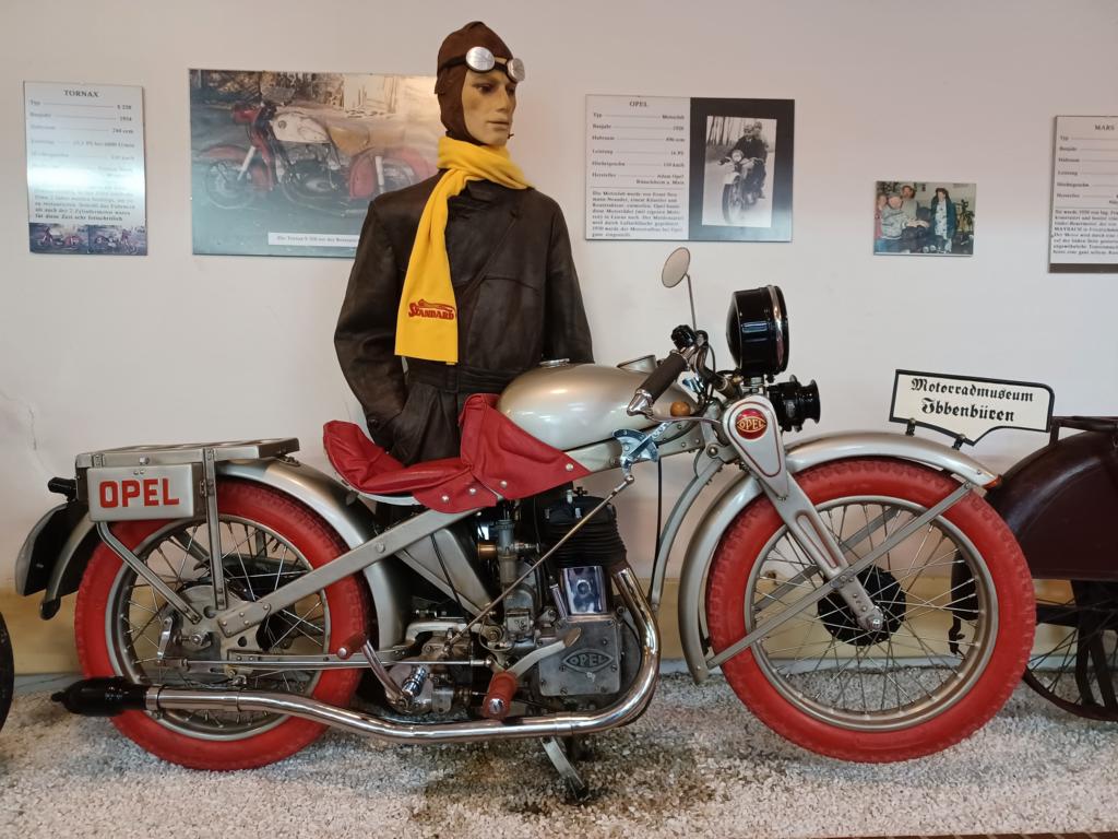 Opel-Motoclub mit aufpumpbarer Sitzbank Opel-Motoclub mit aufpumpbarer Sitzbank
