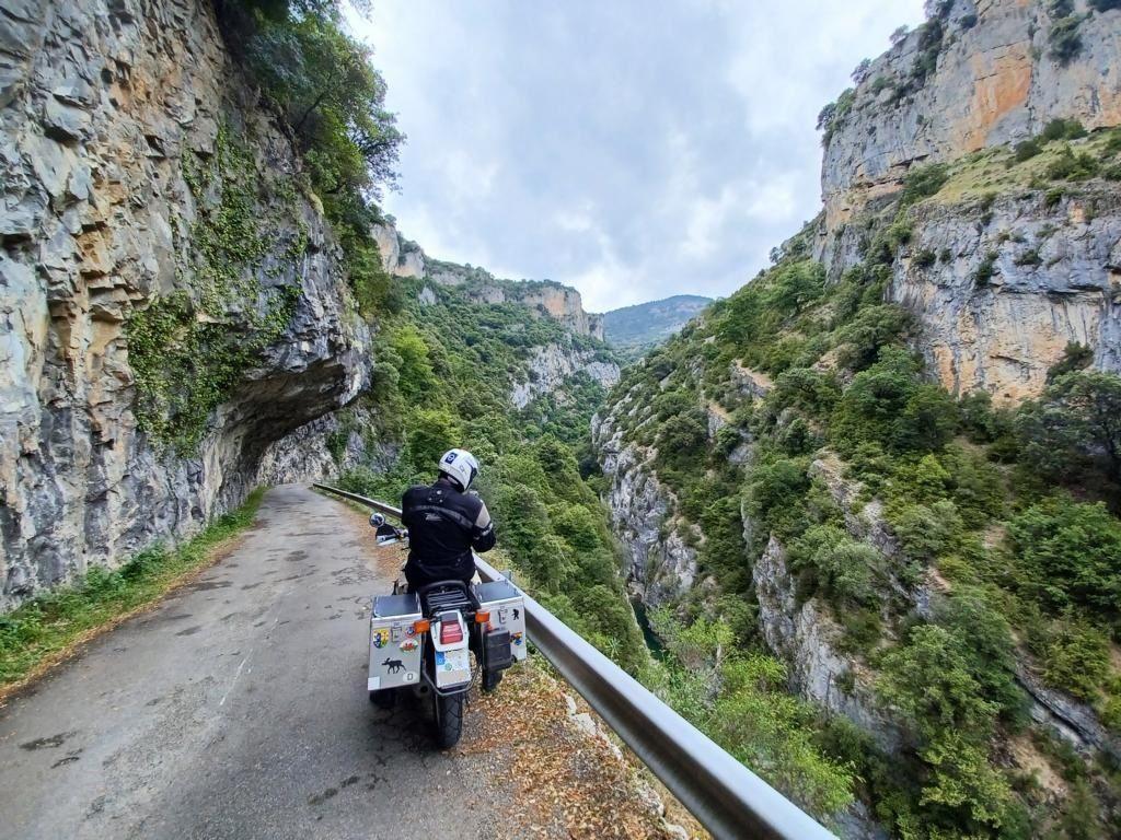 Wir fahren durch die Anisclo-Schlucht