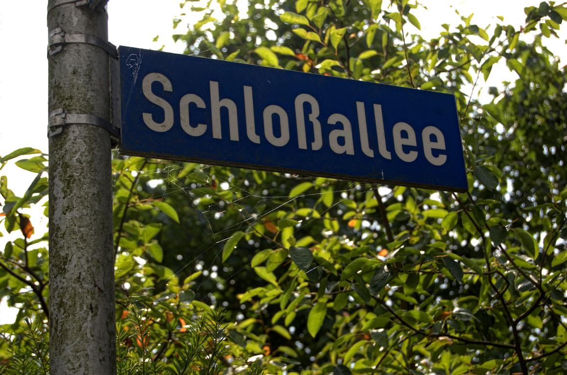 Strassenschild 'Schlossallee'