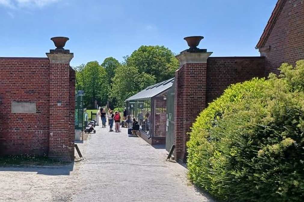 Eingang zum Schlosspark