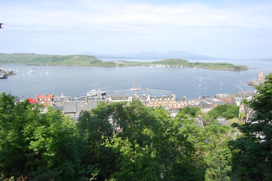 Blick vom McCaig's Tower auf Oban