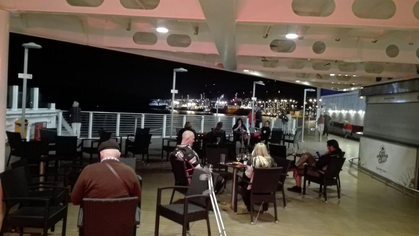 Abend an Deck der Fähre Abend an Deck der Fähre